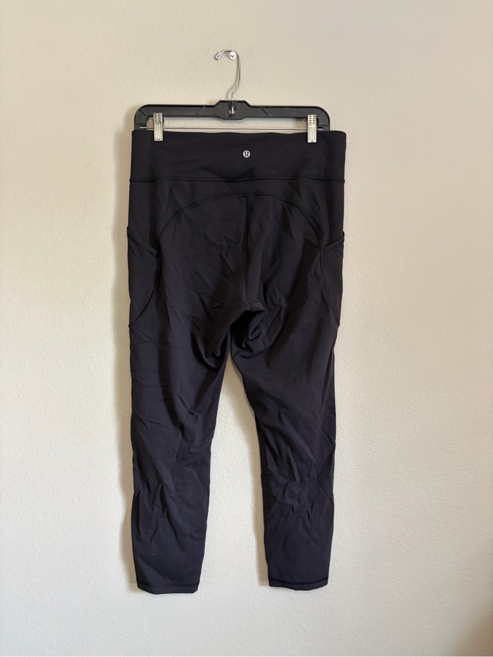 LULULEMON black pocketed cropped leggings size 12 athletic athleisure